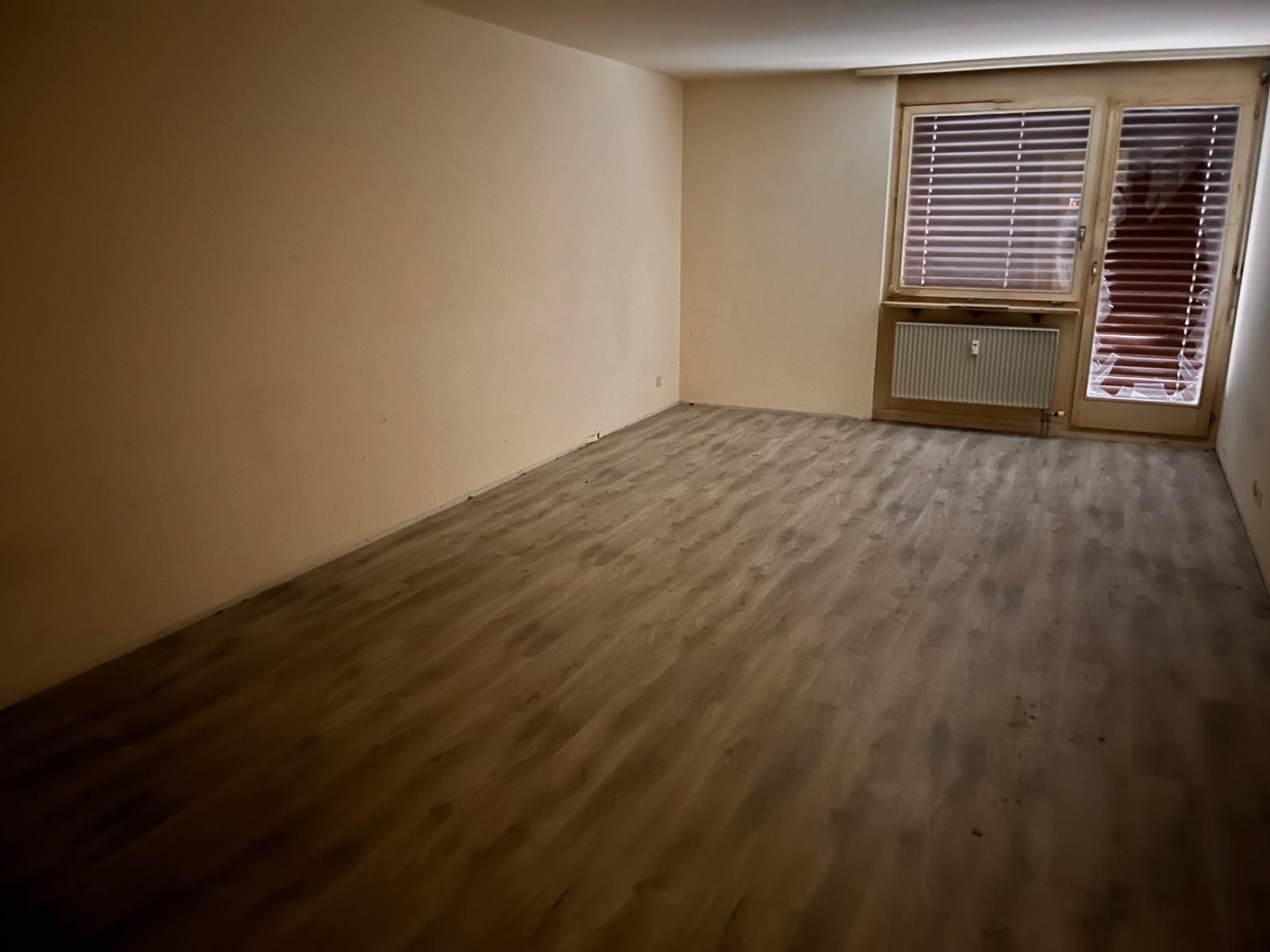 Wohnraum vor der Sanierung in Basel