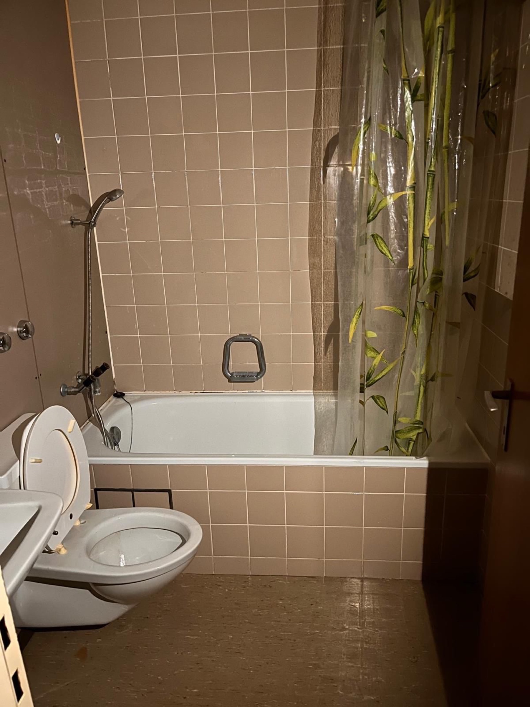 Badezimmer vor der Sanierung