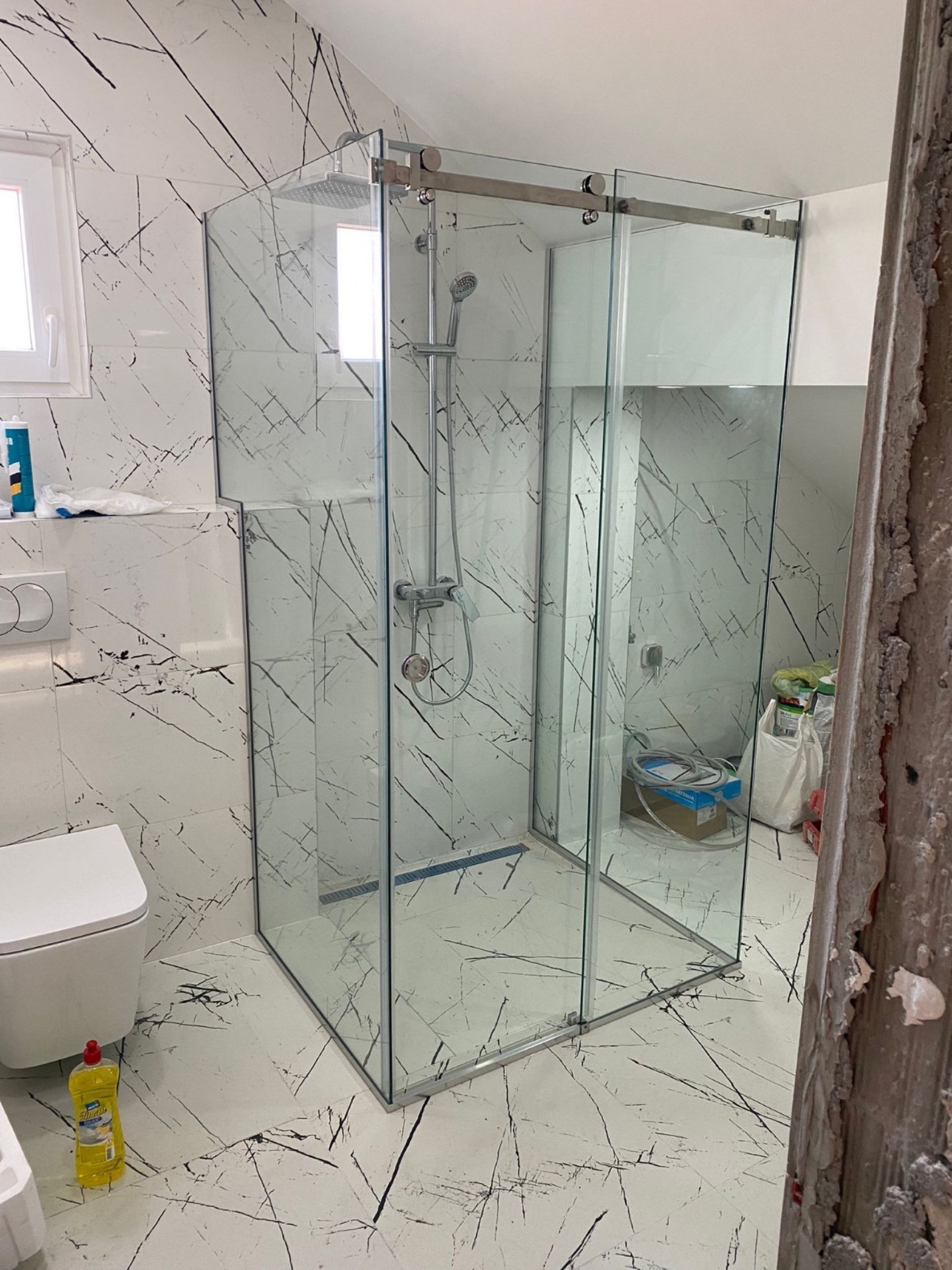 Badsanierung mit Glasdusche, Bern